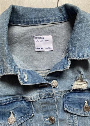 Куртка джинсовая рваная bershka3 фото