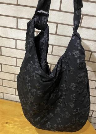 Новая чёрная лёгкая текстильная сумка хобо на плечо6 фото