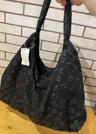 Новая чёрная лёгкая текстильная сумка хобо на плечо1 фото