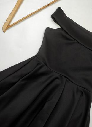 Платье женское короткое клешь черного цвета с открытыми плечами от бренда boohoo s m3 фото