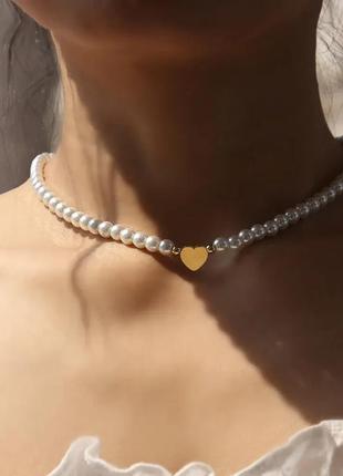 Женское ожерелье из жемчуга на шею