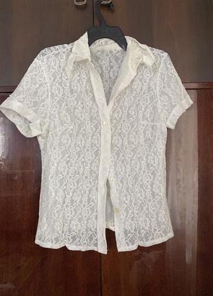 Біла мереживна блузка з підкладкою і коміром1 фото