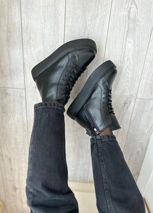Женские зимние черные ботинки на низком ходу натуральная кожа10 фото