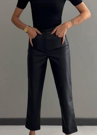 Женские кожаные штаны с высокой талией6 фото
