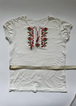 Детская футболка - вышиванка в белом цвете5 фото