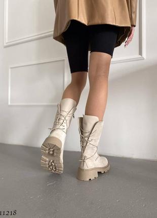 Бежевые натуральные замшевые зимние высокие ботинки со шнуровкой сзади зима замша на толстой подошве9 фото