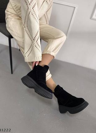 Черные натуральные замшевые зимние ботинки на липучке с липучкой толстой грубой подошве платформе зима замша4 фото