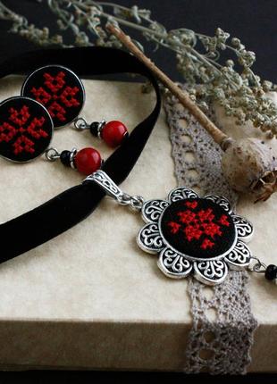 Красные черные серьги гвоздики с кораллом под вышиванку украинские украшения6 фото