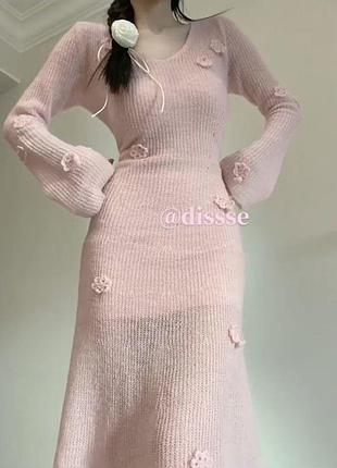 Платье вязаное с клешными рукавами