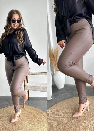 Кожаные брюки женские матовые больших размеров на флисе6 фото