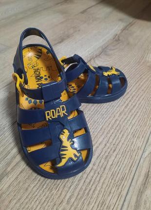 Босоніжки для хлопчика 25р. roar