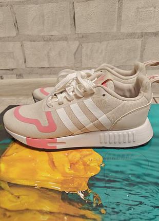 Женские кроссовки adidas. жеэнские кроссовки