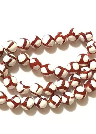 Намистины на нитке натуральный камень агат пятнистый бело-красный граненый шарик d=10мм