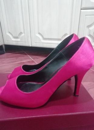 Туфлі жіночі рожеві каблуки2 фото