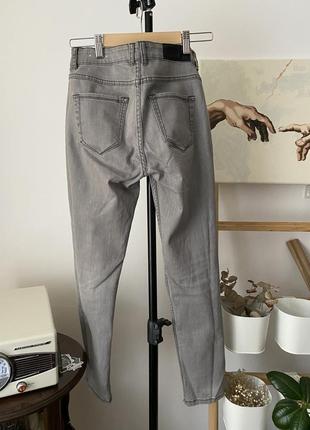 Серые джинсовые брюки от stradivarius3 фото