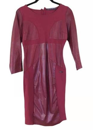 Платье от guess, состояние идеальное, привезенное из италии,оригинал. ткань,еко кожа,насыщенный бордовый цвет4 фото