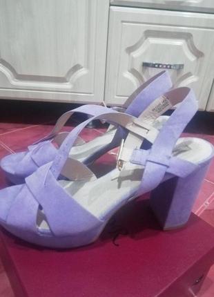Туфли фиолетовые босоножки на высоком каблуке2 фото