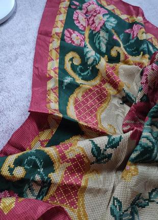Шелковый платок в цветочный принт3 фото