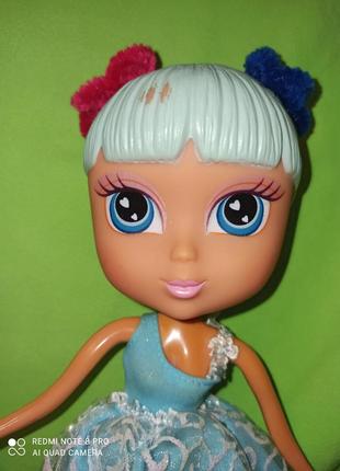 Красивая кукла куколка