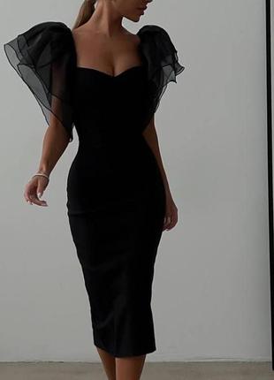 Сукня міді чорна однотонна приталена з вирізом в зоні декольте якісна стильна трендова1 фото