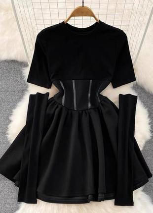 Платье короткое чёрное однотонное с кожаными вставками с рукавами качественная стильная трендовая с перединками1 фото