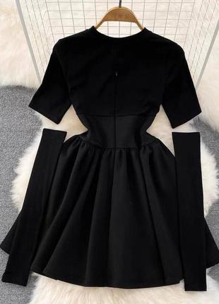 Платье короткое чёрное однотонное с кожаными вставками с рукавами качественная стильная трендовая с перединками2 фото