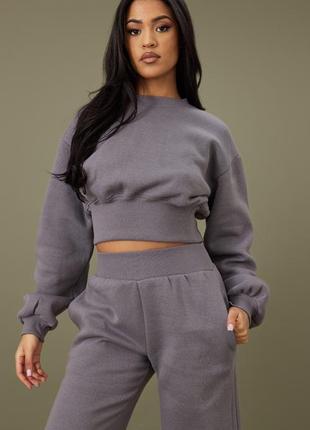 Укороченная толстовка серого цвета prettylittlething