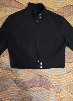 Черная короткая куртка, ветровка2 фото