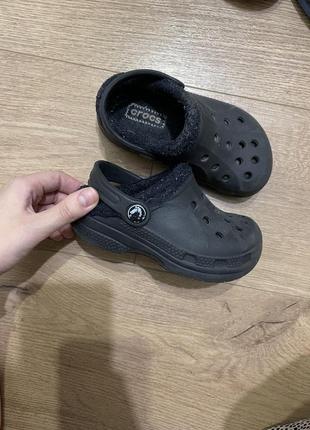 Теплі чорні крокси капці тапочки шльопанці клоги crocs змінка в садочок для хлопчика дівчинки оригінал