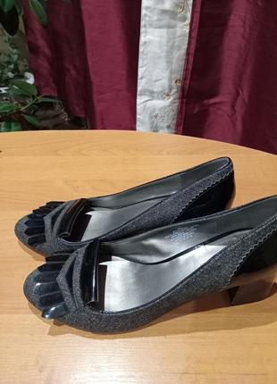 Продам туфли 40 размера