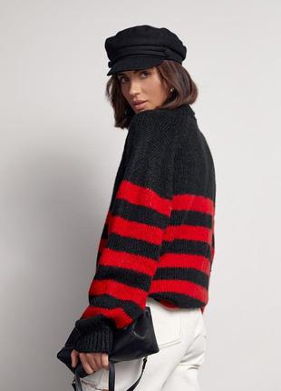 В'язаний жіночий светр в смужку2 фото