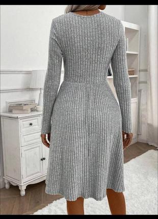 Сукня 🍁

тканина : ангора рубчик 
размеры: 42-44, 46-48
цвета: черный, серый, мята6 фото
