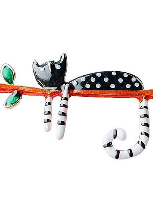 Брошка чорний кіт на гілці котик білий полосатий пін значок гілка листок