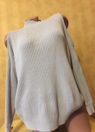 Бежевый свитер / кофта с открытыми плечами бежевая
