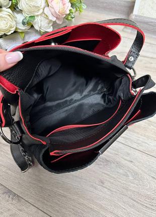 Жіноча стильна та якісна сумка з натуральної замші та штучної шкіри на 3 відділи чорна з червоним9 фото