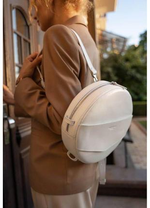Кожаная женская круглая сумка-рюкзак maxi белая
