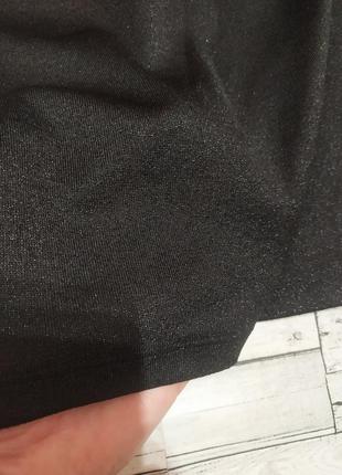 Классическое черное платье с чуть открытой спинкой3 фото