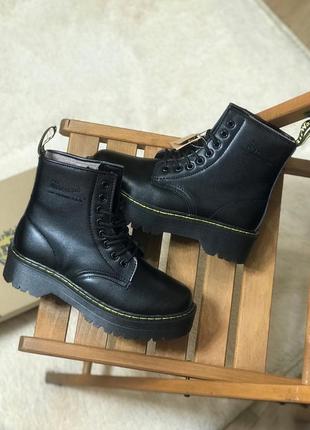 Зимові жіночі черевики dr. martens