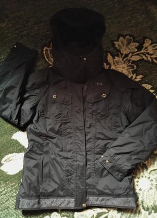 Женская куртка helly hansen m размер