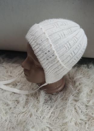 Теплая вязаная белая шапка на утеплителе флис, зима , ушанка на завязках1 фото