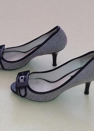 Симпатичные босоножки от zara,