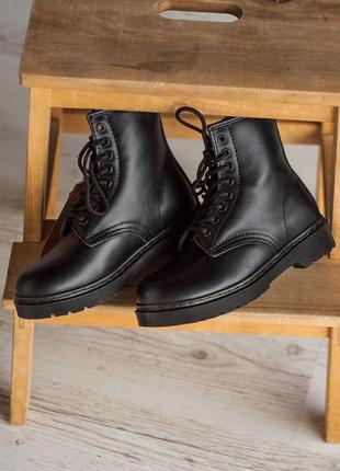 Зимові жіночі черевики dr. martens