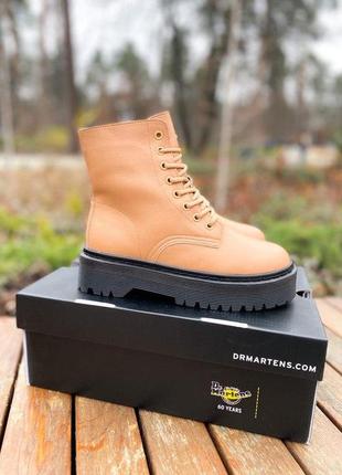 Зимові жіночі черевики dr. martens