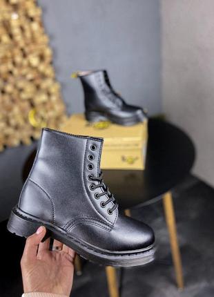 Зимові жіночі черевики dr. martens