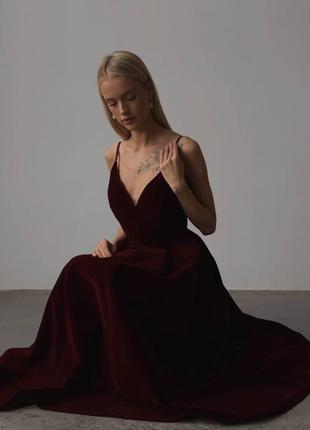 Елегантна бордова сукня з розрізом на спинці5 фото
