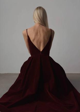 Елегантна бордова сукня з розрізом на спинці3 фото