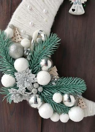 Рождественский декор. рождественский месяц. рождественский венок. праздничный декор.
