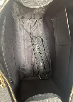 Замшевая роскошная черная сумка саквояж с принтом под крокодила, италия6 фото