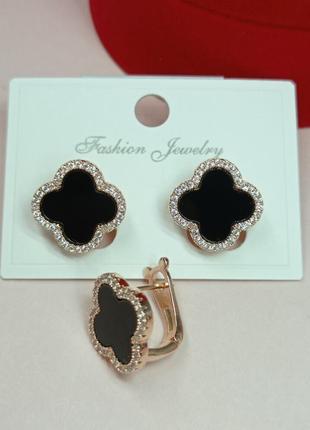 Роскошные серьги в стиле van cleef с белыми фианитами и черной эмалью🖤🤍 медицинская сталь!