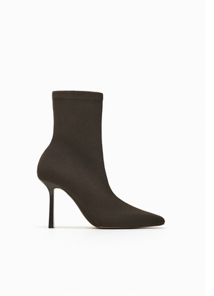 Трендові черевики на підборах zara